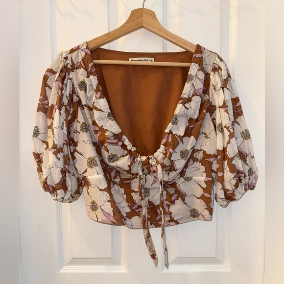Aberocrombie Cropped Tie-Front Puff Sleeve Floral Top - Picture 2 of 7